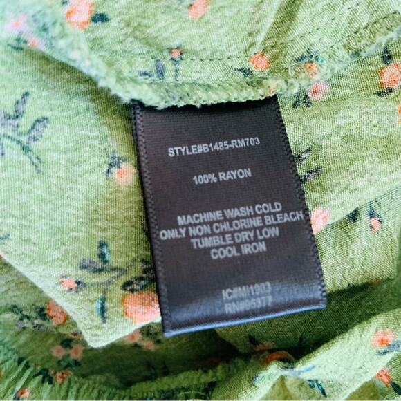 Sanctuary Garden Wrap Floral Top Green V Neck Blouse Size XXS - Picture 8 of 10